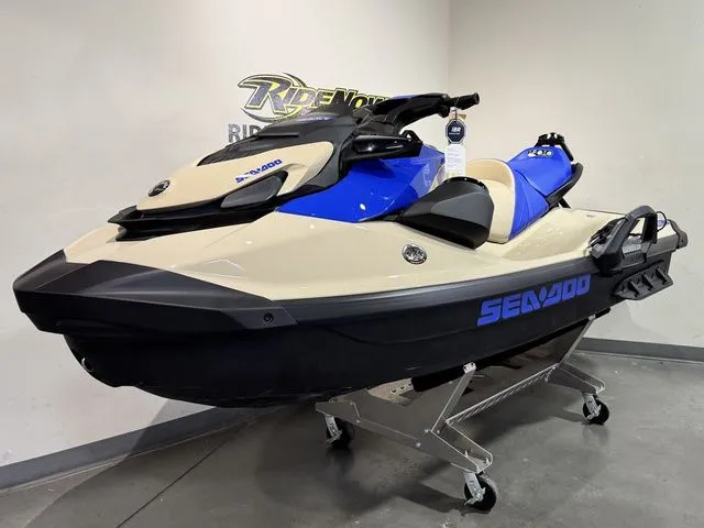 Slide: The Image of Sea-Doo Wake 170 2026 - 4