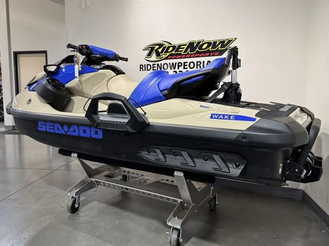 Slide: The Image of Sea-Doo Wake 170 2026 - 6