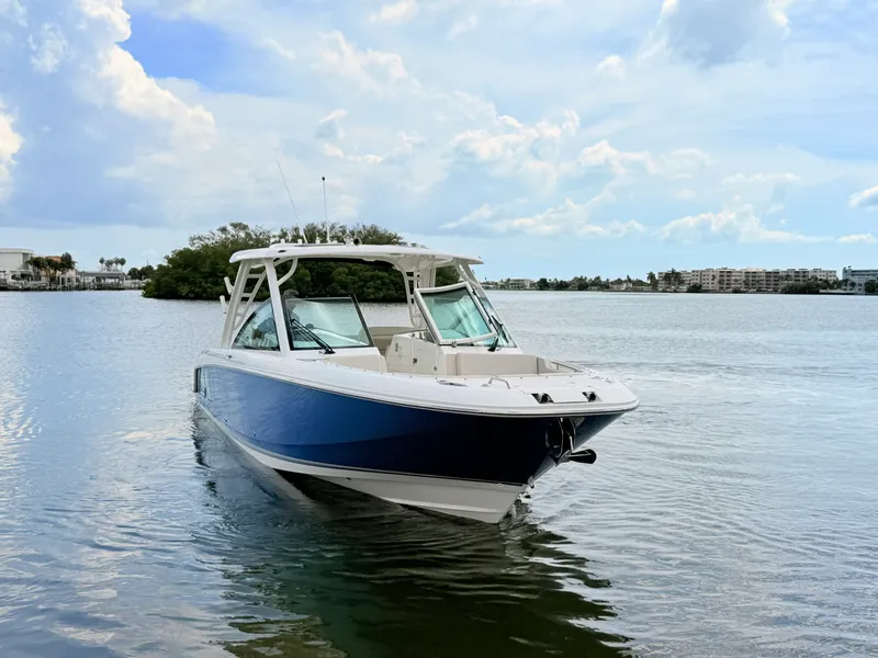 Slide: The Image of Boston Whaler 320 Vantage 2024 - 3