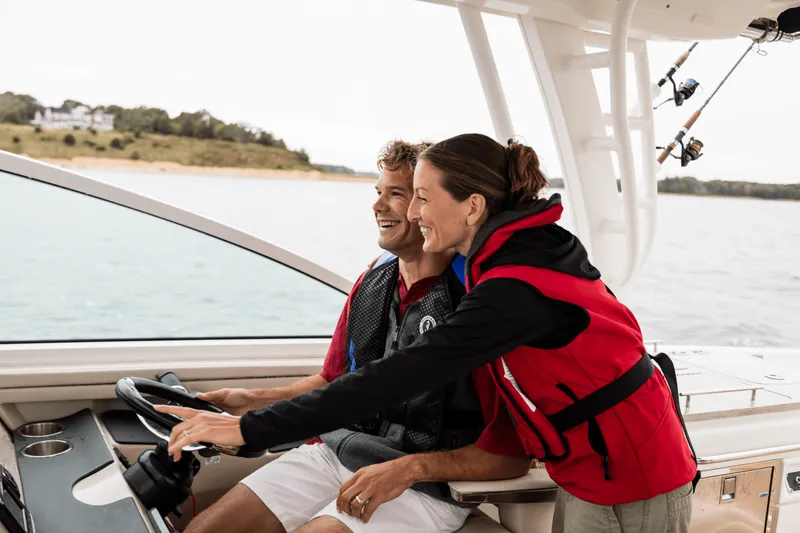 Slide: The Image of Boston Whaler 320 Vantage 2024 - 17