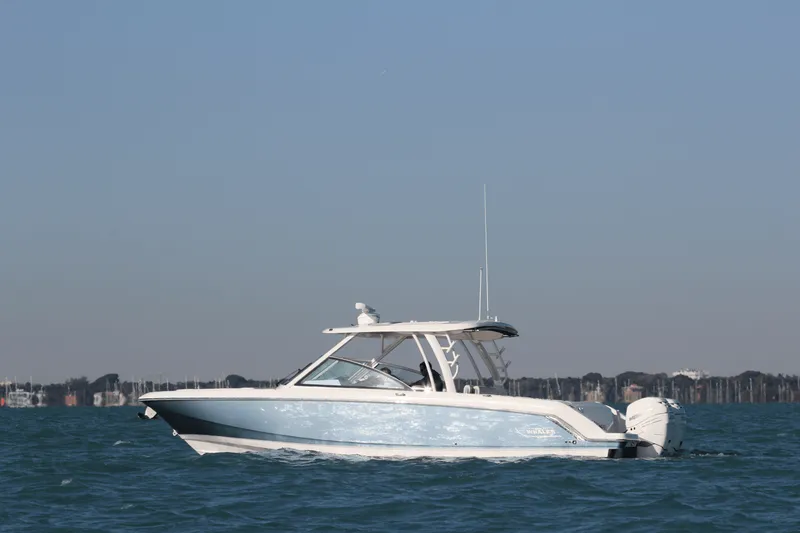 Slide: The Image of Boston Whaler 320 Vantage 2024 - 30