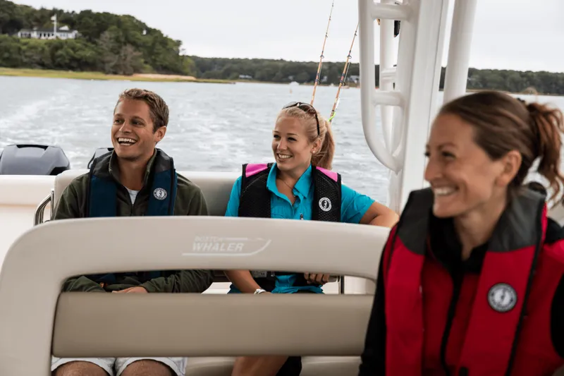 Slide: The Image of Boston Whaler 320 Vantage 2024 - 40