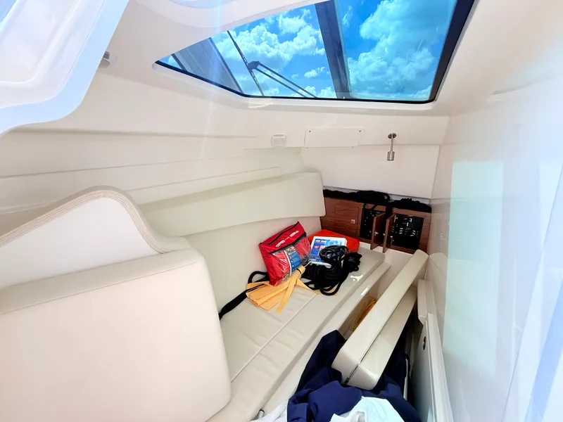 Slide: The Image of Boston Whaler 320 Vantage 2024 - 55