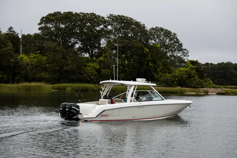 Slide: The Image of Boston Whaler 320 Vantage 2024 - 41