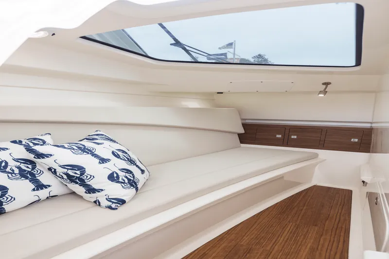 Slide: The Image of Boston Whaler 320 Vantage 2024 - 76