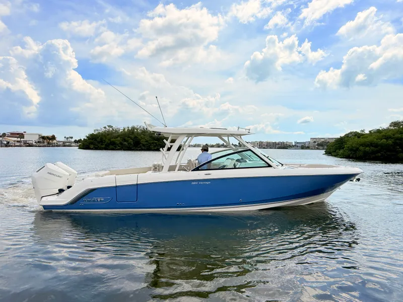 Slide: The Image of Boston Whaler 320 Vantage 2024 - 1