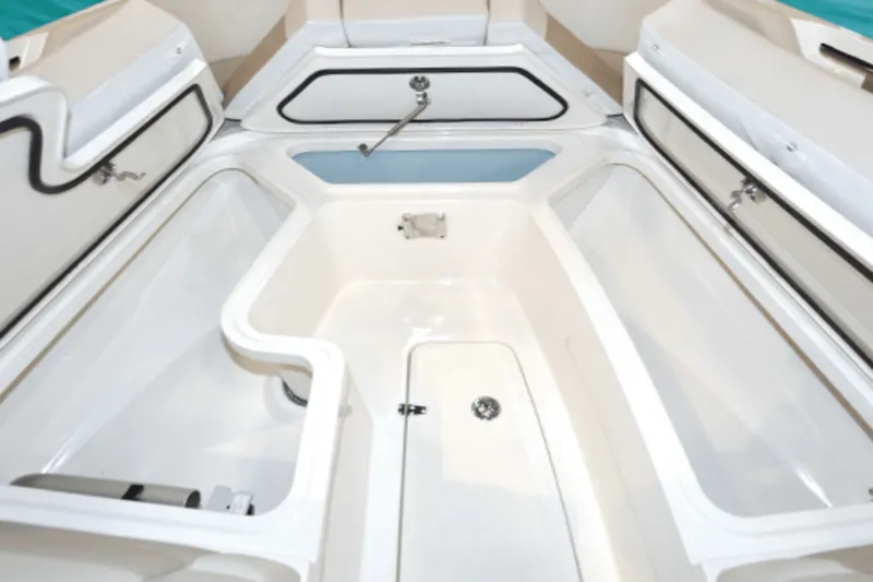 Slide: The Image of Boston Whaler 320 Vantage 2024 - 67