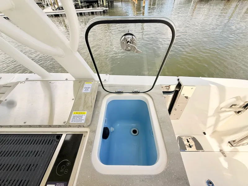 Slide: The Image of Boston Whaler 320 Vantage 2024 - 42