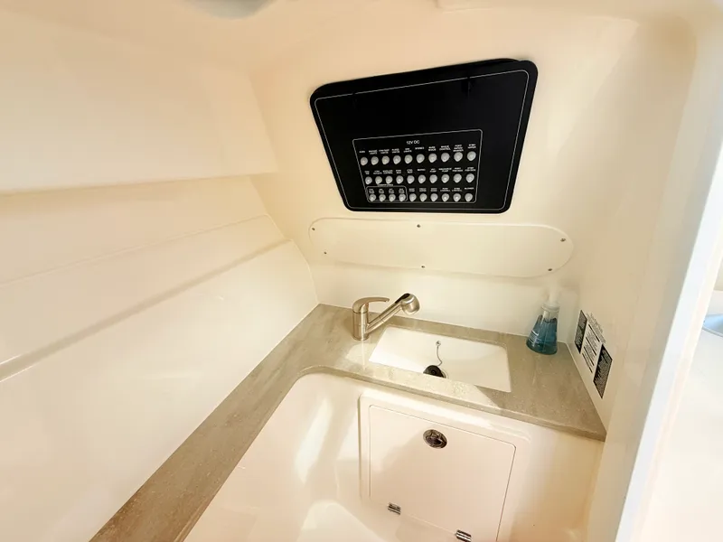 Slide: The Image of Boston Whaler 320 Vantage 2024 - 59