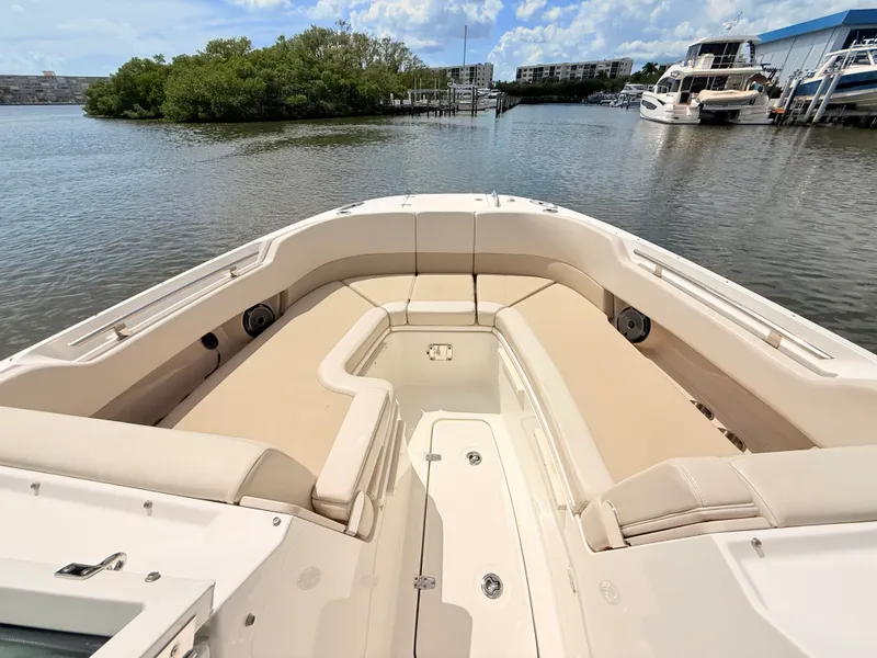 Slide: The Image of Boston Whaler 320 Vantage 2024 - 62