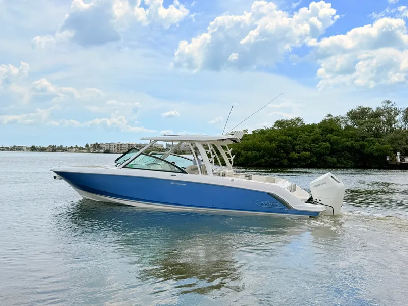 Slide: The Image of Boston Whaler 320 Vantage 2024 - 8