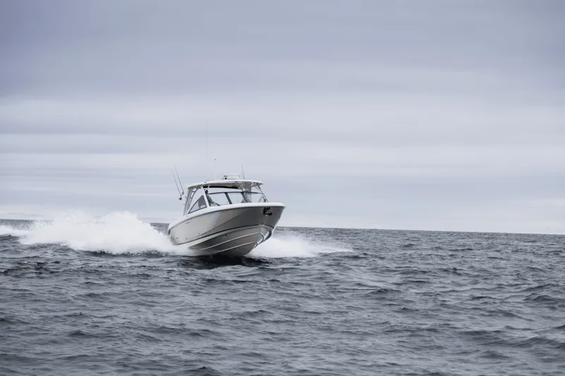 Slide: The Image of Boston Whaler 320 Vantage 2024 - 22