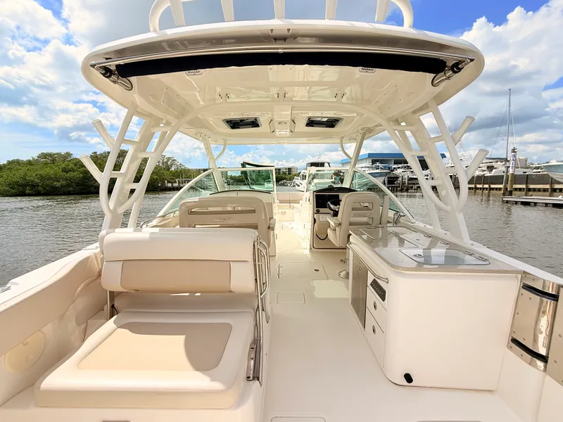 Slide: The Image of Boston Whaler 320 Vantage 2024 - 75