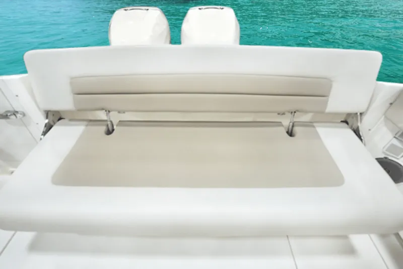 Slide: The Image of Boston Whaler 320 Vantage 2024 - 77