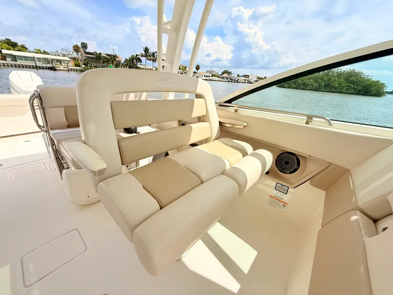 Slide: The Image of Boston Whaler 320 Vantage 2024 - 52