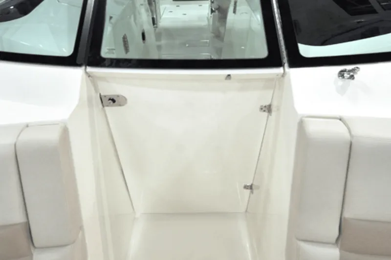 Slide: The Image of Boston Whaler 320 Vantage 2024 - 70
