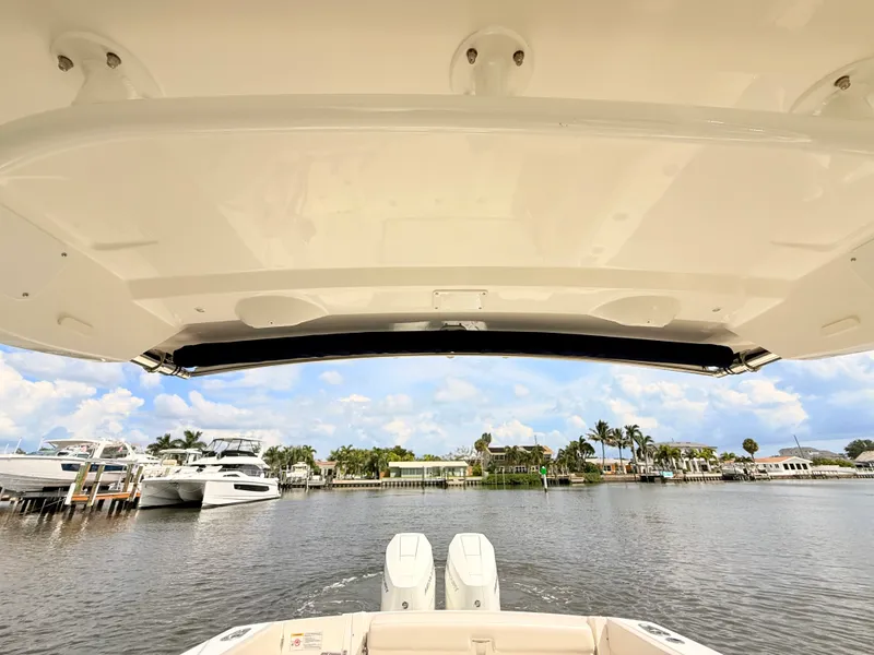 Slide: The Image of Boston Whaler 320 Vantage 2024 - 74