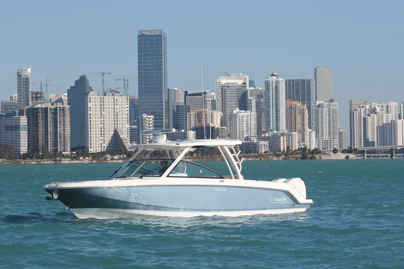 Slide: The Image of Boston Whaler 320 Vantage 2024 - 34