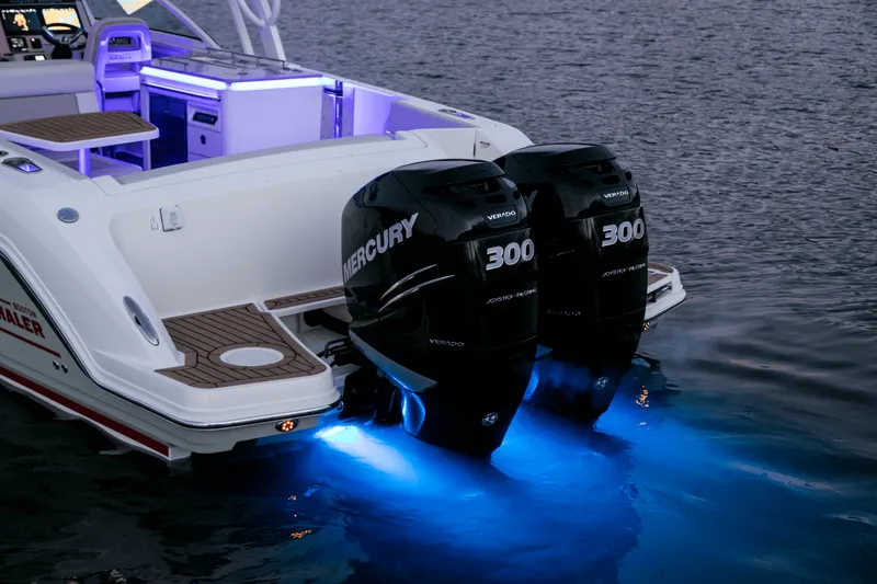 Slide: The Image of Boston Whaler 320 Vantage 2024 - 59