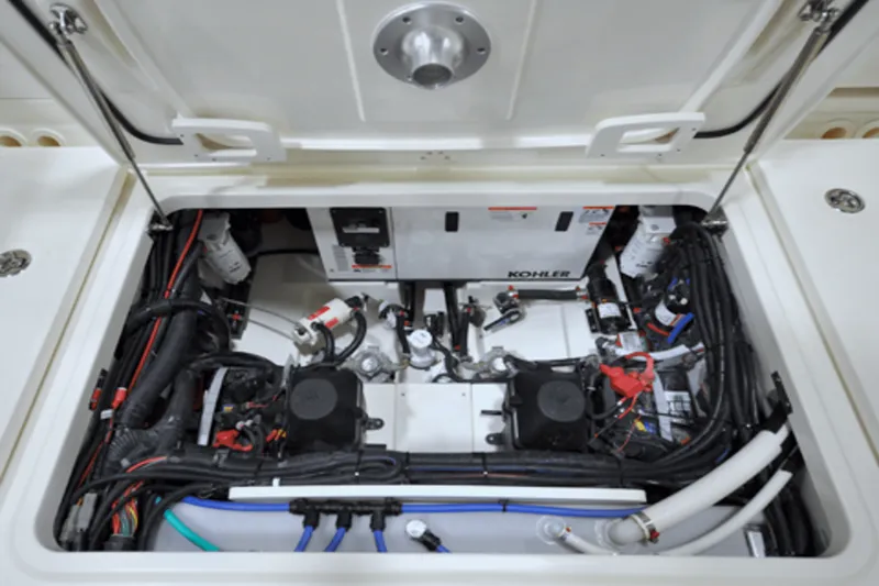 Slide: The Image of Boston Whaler 320 Vantage 2024 - 74