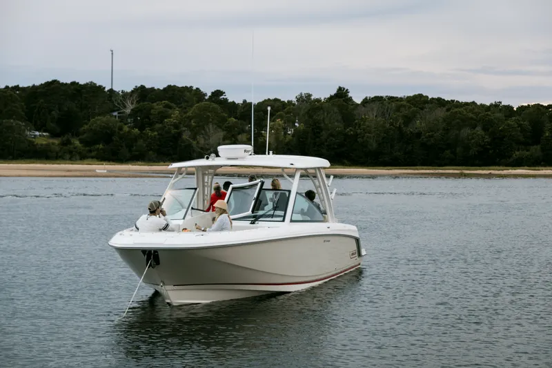 Slide: The Image of Boston Whaler 320 Vantage 2024 - 27