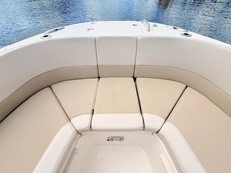 Slide: The Image of Boston Whaler 320 Vantage 2024 - 65