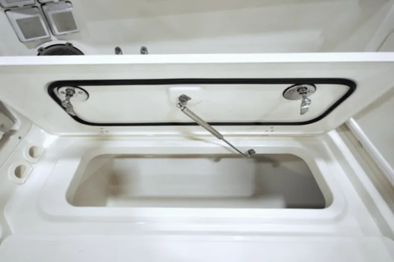 Slide: The Image of Boston Whaler 320 Vantage 2024 - 78