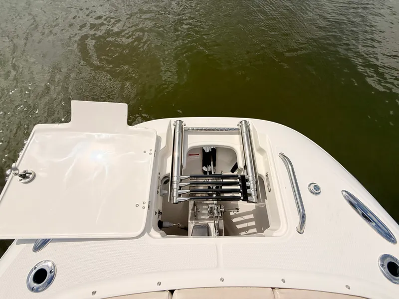 Slide: The Image of Boston Whaler 320 Vantage 2024 - 68