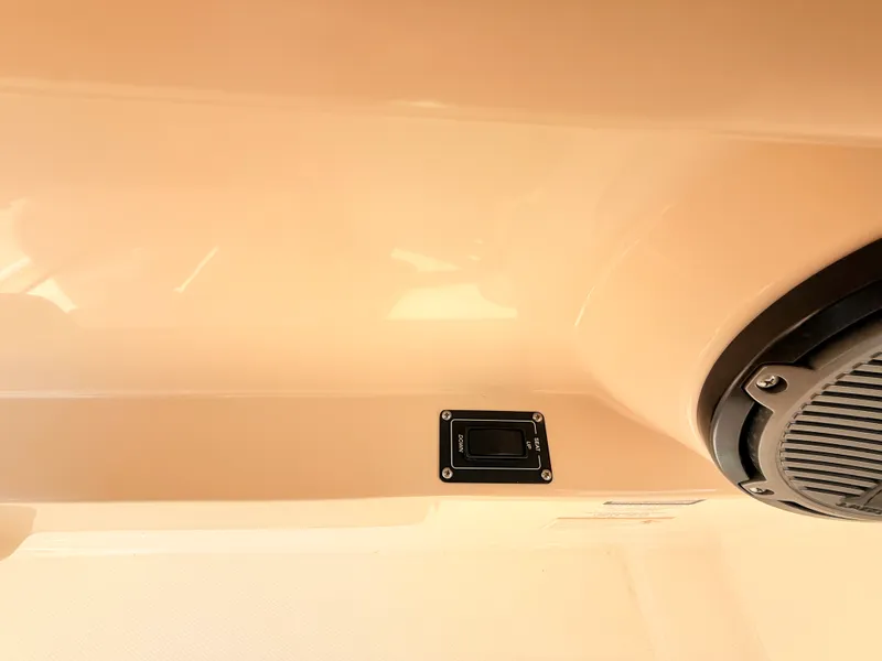 Slide: The Image of Boston Whaler 320 Vantage 2024 - 53