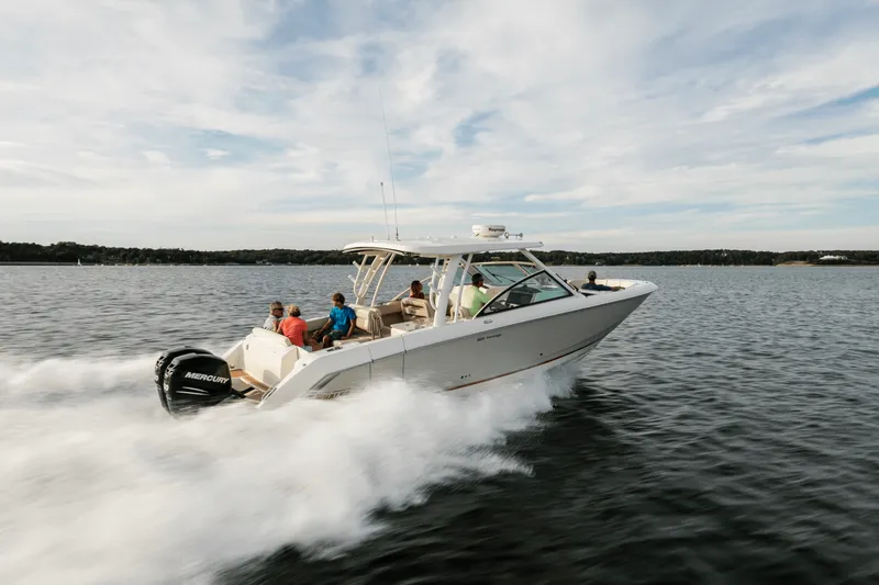 Slide: The Image of Boston Whaler 320 Vantage 2024 - 18
