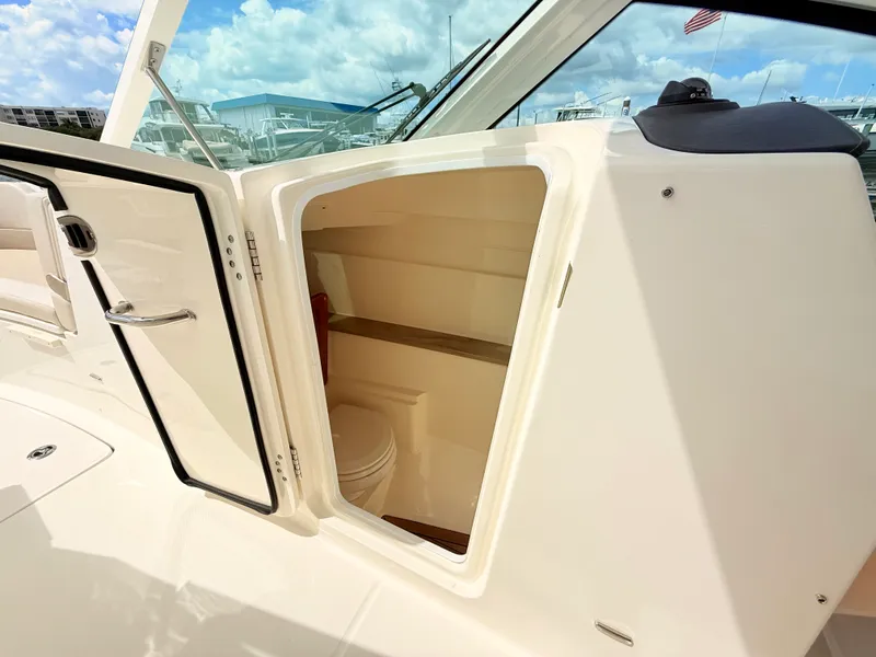 Slide: The Image of Boston Whaler 320 Vantage 2024 - 57