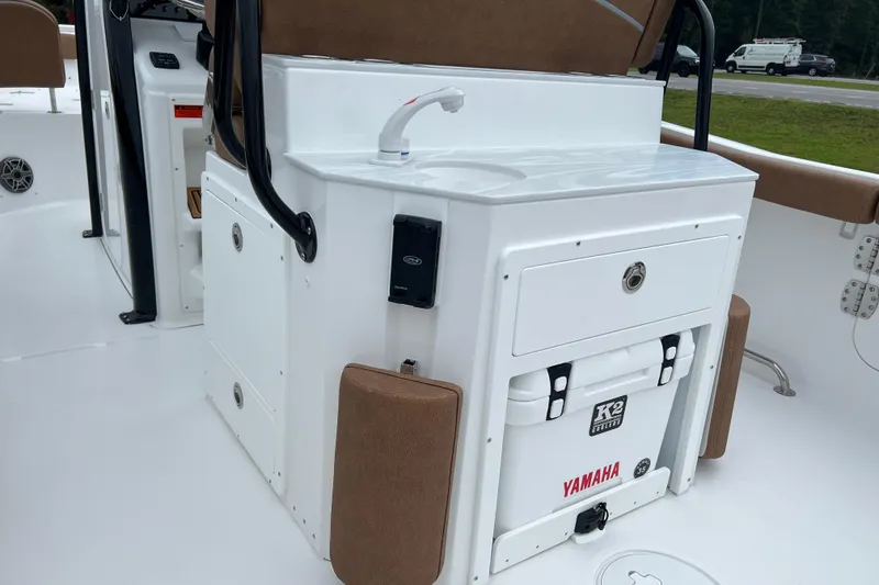 Slide: The Image of Sea Hunt Ultra 255 SE 2026 boat interior with storage and Yamaha cooler. - 19