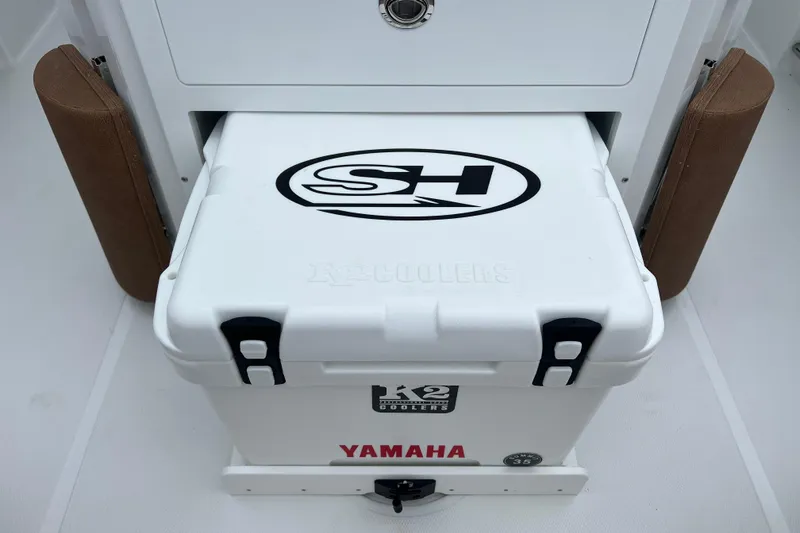 Slide: The Image of White cooler on 2026 Sea Hunt Ultra 255 SE boat, featuring Yamaha branding. - 21