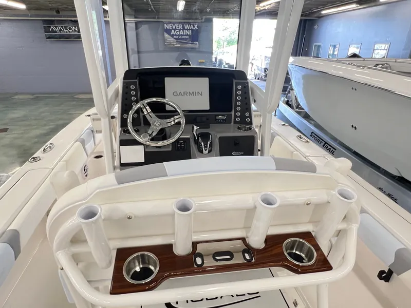 Slide: The Image of Robalo 246 Cayman 2026 - 13