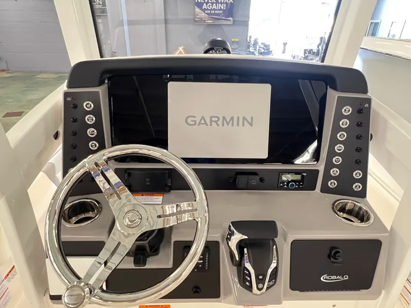 Slide: The Image of Robalo 246 Cayman 2026 - 14