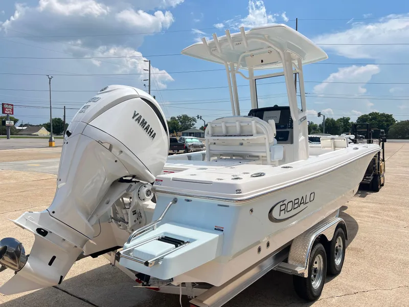 Slide: The Image of Robalo 246 Cayman 2026 - 4