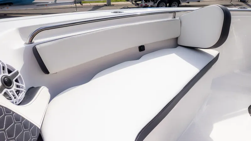 Slide: The Image of Tidewater 210 LXF 2026 - 15