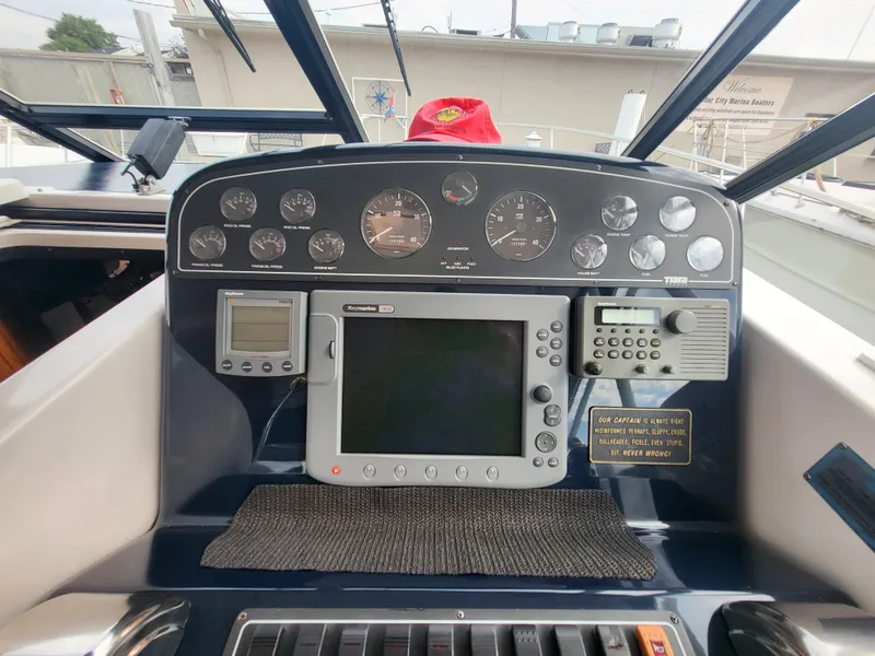 Slide: The Image of Tiara 3500 OPEN 2001 - 32