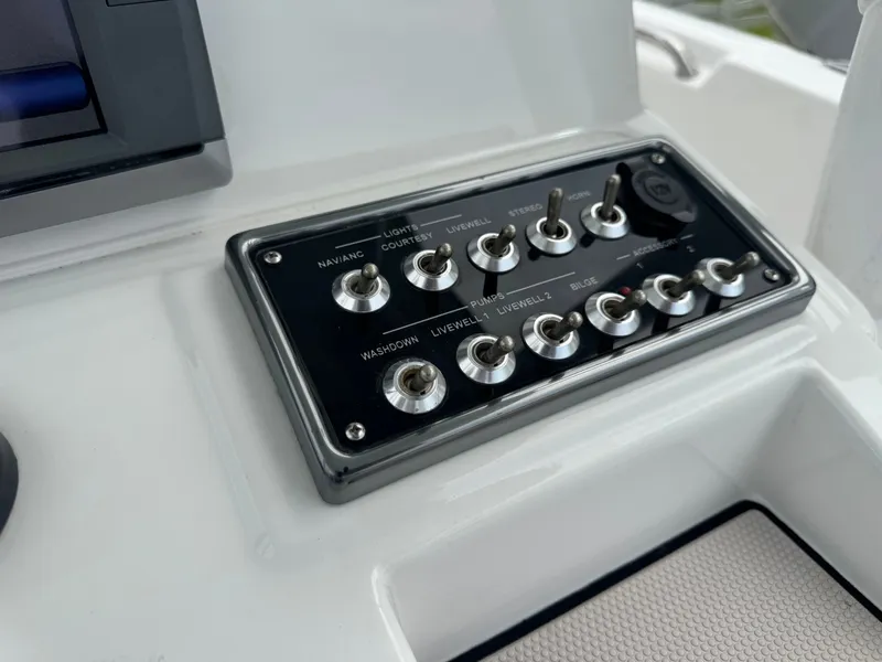 Slide: The Image of Sportsman Heritage 231 Center Console 2014 - 26