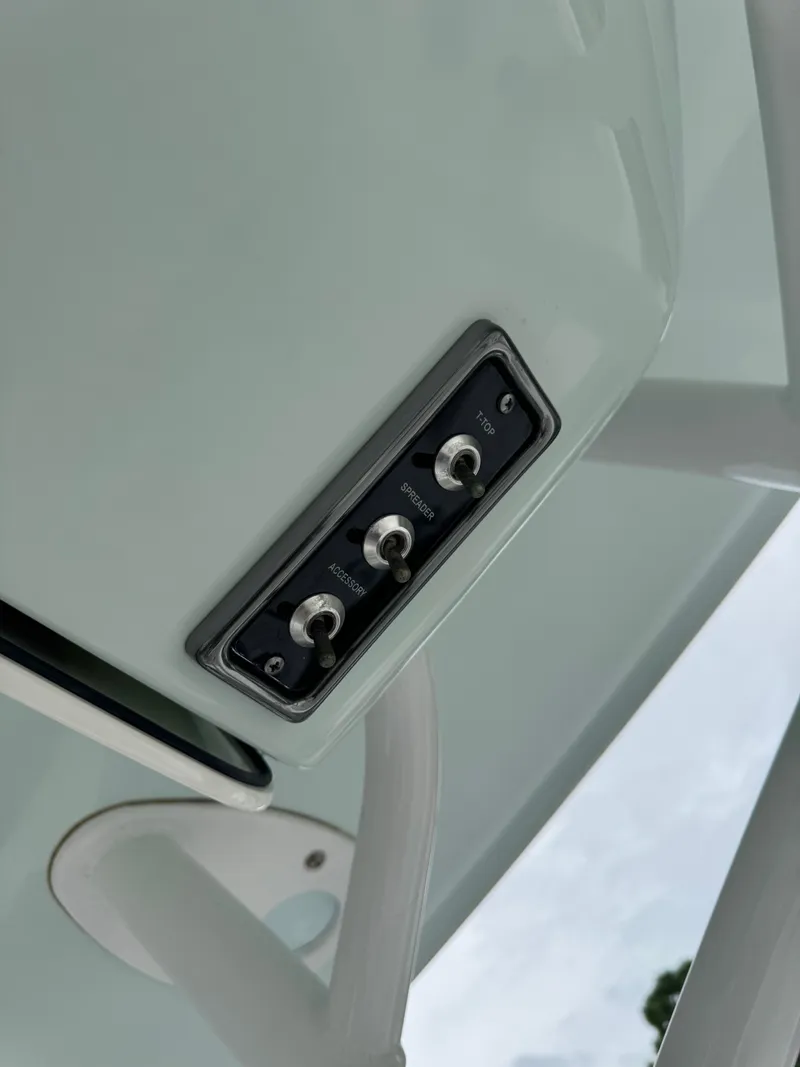 Slide: The Image of Sportsman Heritage 231 Center Console 2014 - 27