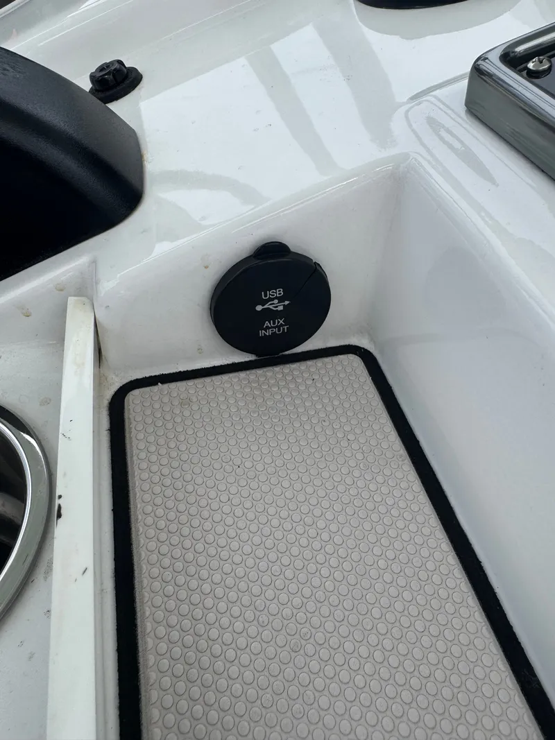 Slide: The Image of Sportsman Heritage 231 Center Console 2014 - 28