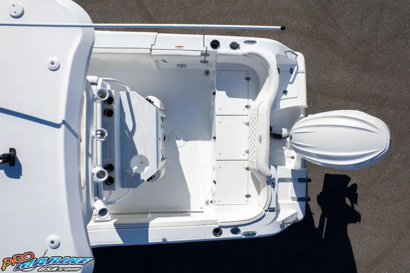 Slide: The Image of Overhead view of 2025 Sea Hunt Ultra 245 SE boat deck and seating area. - 33