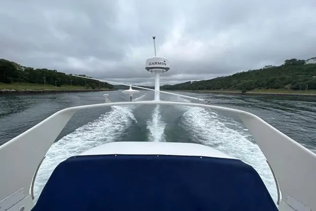 Slide: The Image of 1999 Carver Mariner 350 cruising on a scenic waterway with Garmin radar. - 16