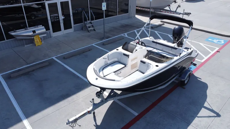 Slide: The Image of Bayliner 170EL 2025 - 15