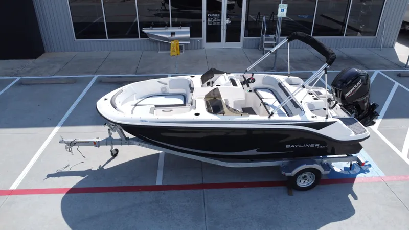 Slide: The Image of Bayliner 170EL 2025 - 16