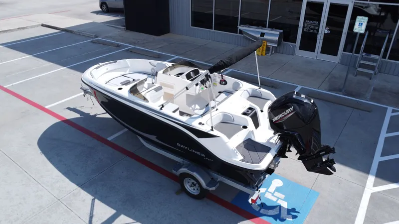 Slide: The Image of Bayliner 170EL 2025 - 17