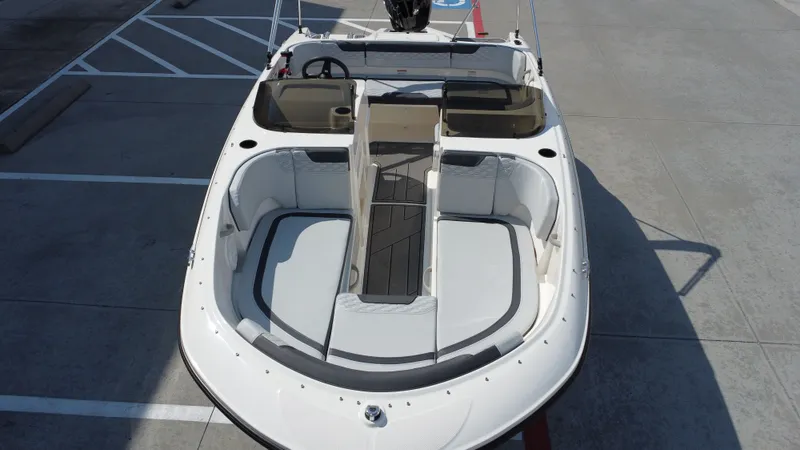 Slide: The Image of Bayliner 170EL 2025 - 20