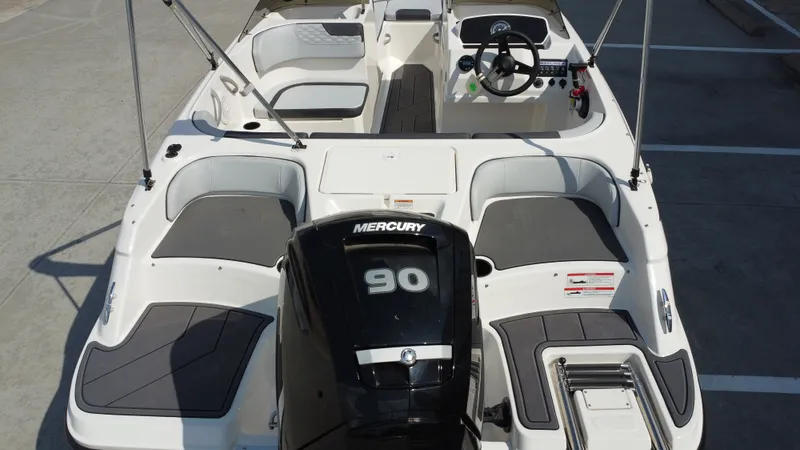 Slide: The Image of Bayliner 170EL 2025 - 24