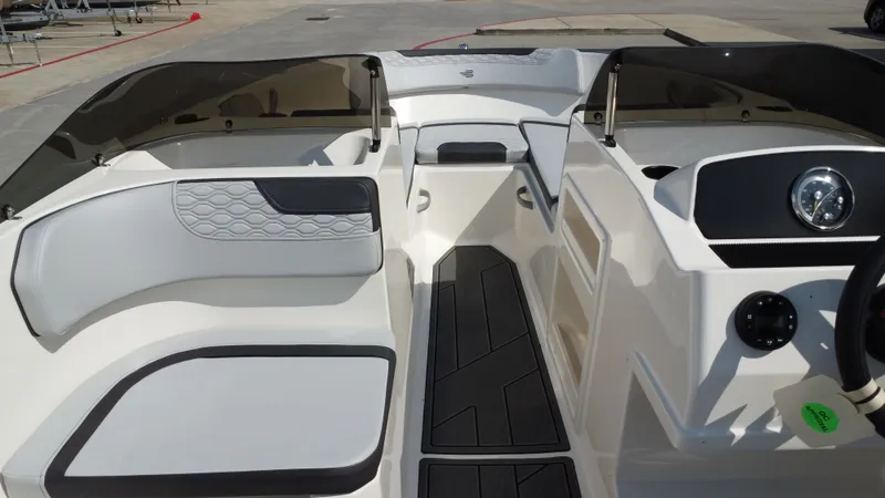 Slide: The Image of Bayliner 170EL 2025 - 27