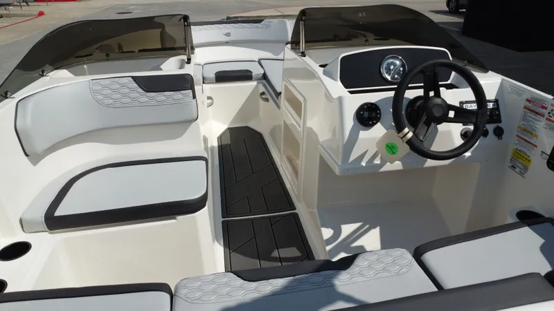 Slide: The Image of Bayliner 170EL 2025 - 28